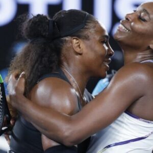 Wimbledon opäť privíta sestry Williamsové. Serena a Venus si spolu zahrajú štvorhru