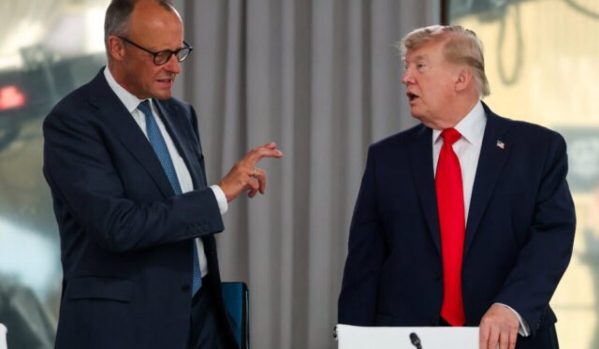 Nemecký kancelár Merz daroval Trumpovi dres nemeckej futbalovej reprezentácie – VIDEO