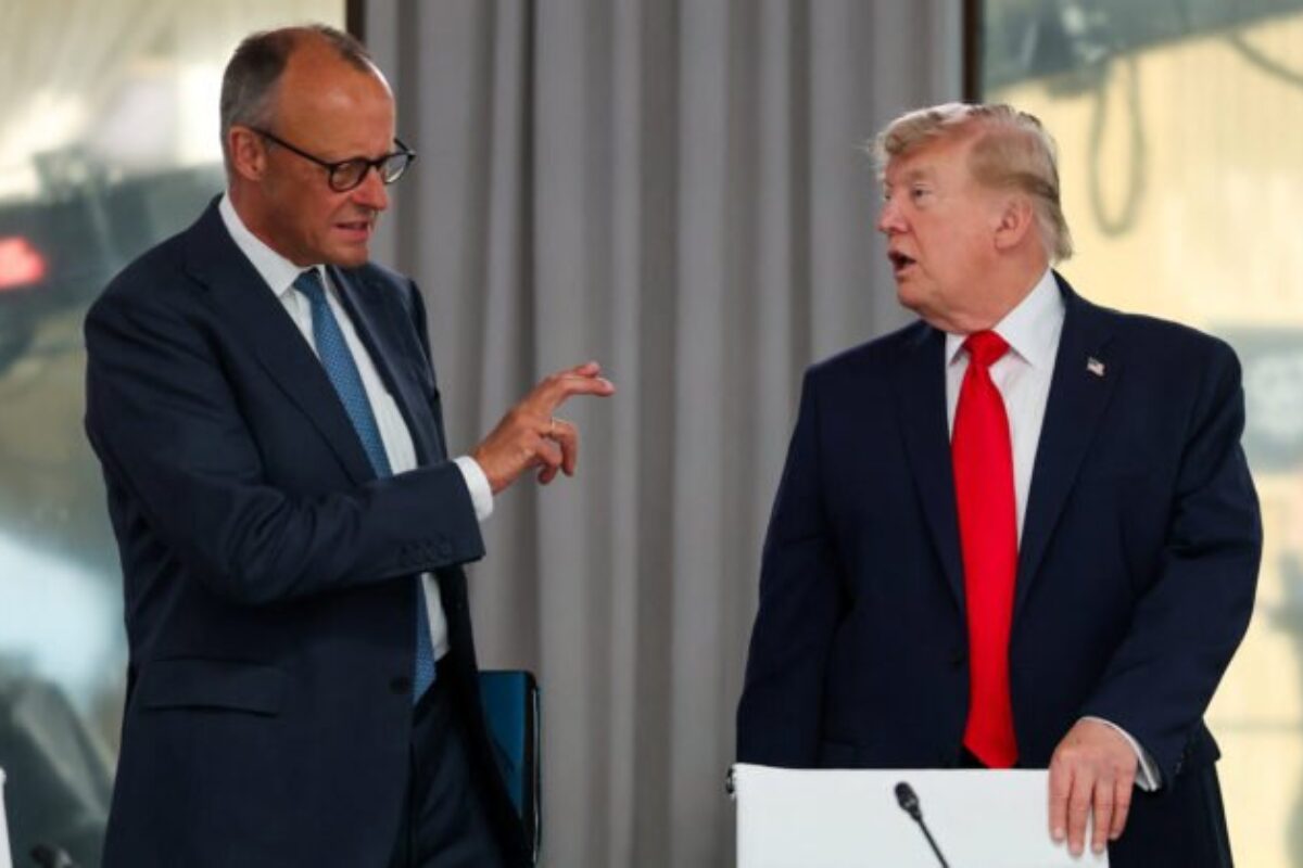 Nemecký kancelár Merz daroval Trumpovi dres nemeckej futbalovej reprezentácie – VIDEO