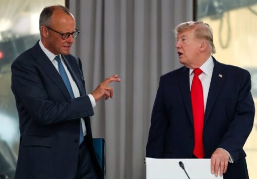 Nemecký kancelár Merz daroval Trumpovi dres nemeckej futbalovej reprezentácie – VIDEO