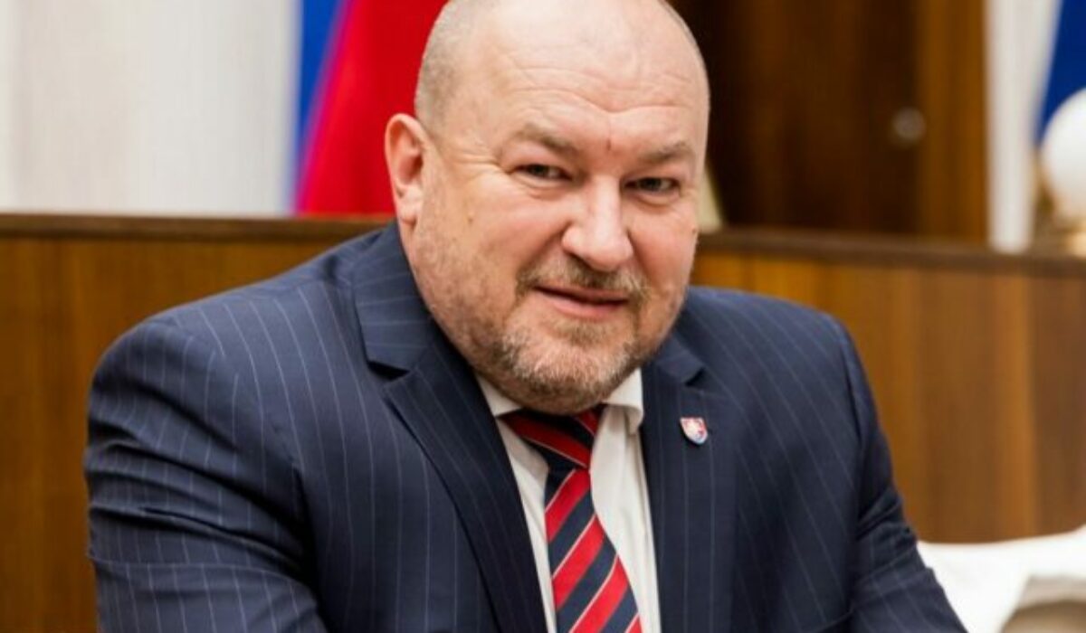 O zrušení voľby poštou budú poslanci hlasovať až po letných prázdninách, dôvodom je zaťatosť poslancov okolo Huliaka