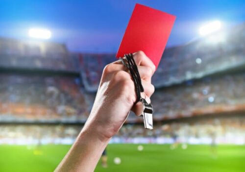 Nájdem si vás a všetkých vás zabijem. Súboj o záchranu v Česku bol plný vulgarizmov, vyhrážok a červených kariet