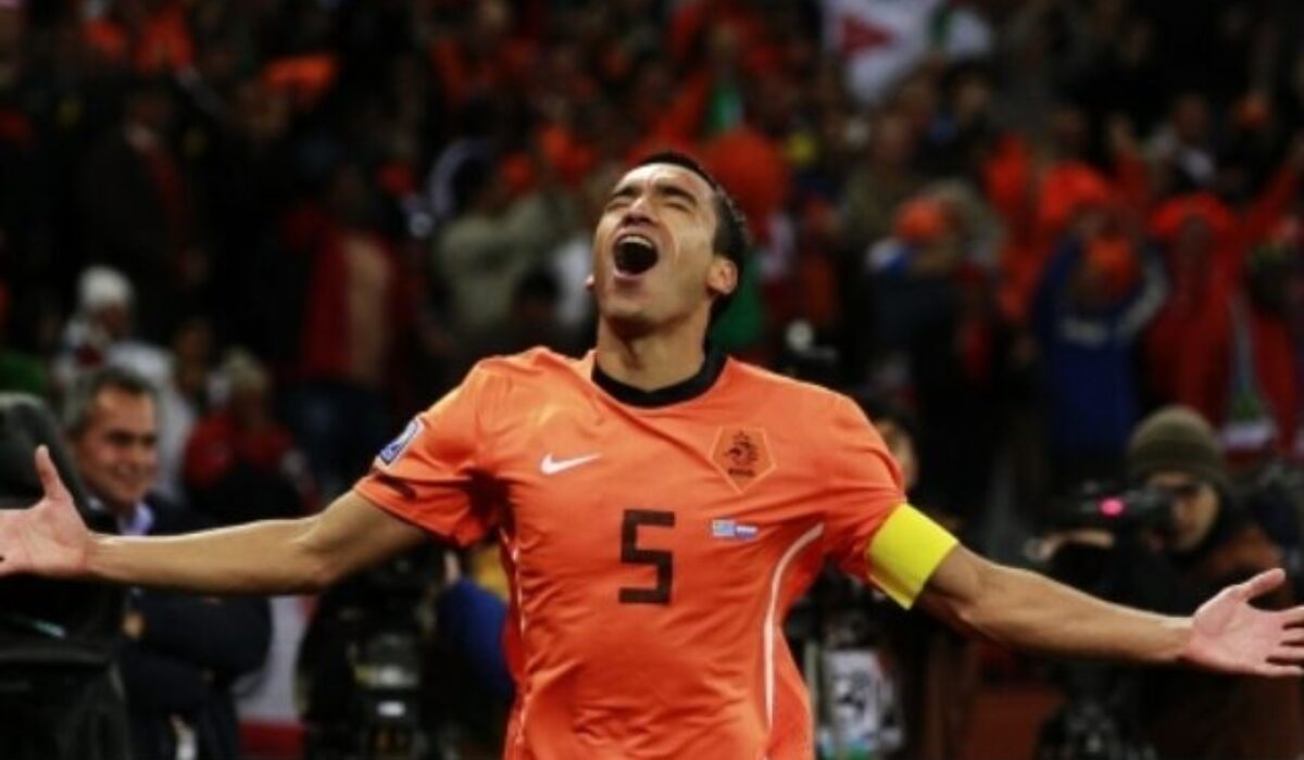 Feyenoord Rotterdam má staronového trénera. Kto nahradil Van Persieho?