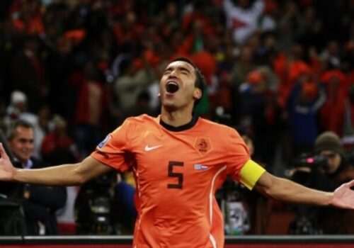 Feyenoord Rotterdam má staronového trénera. Kto nahradil Van Persieho?