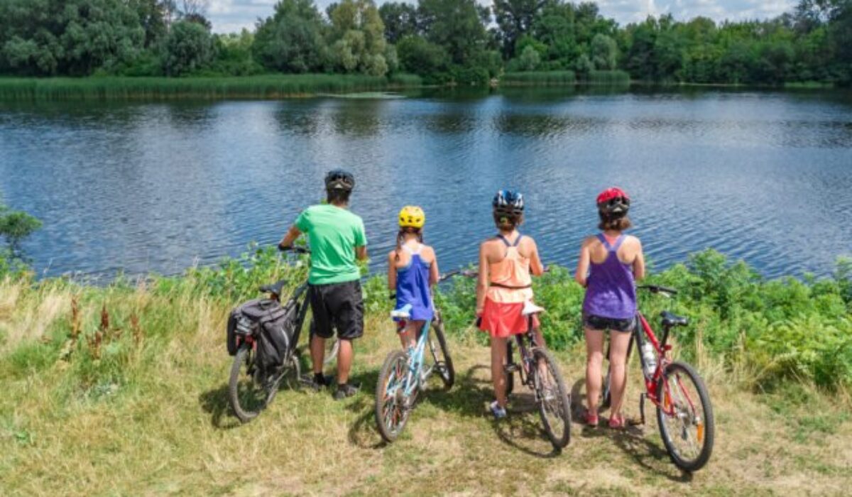 Rodinné leto na dvoch kolesách: Ako vybrať bicykel pre každého člena rodiny