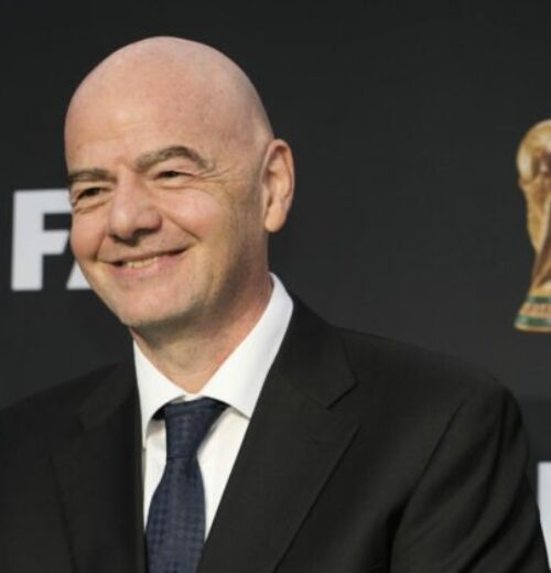 Prezident FIFA je všade. Nenásytný Infantino denne vytvára uhlíkovú stopu ako 55 Francúzov za celý rok