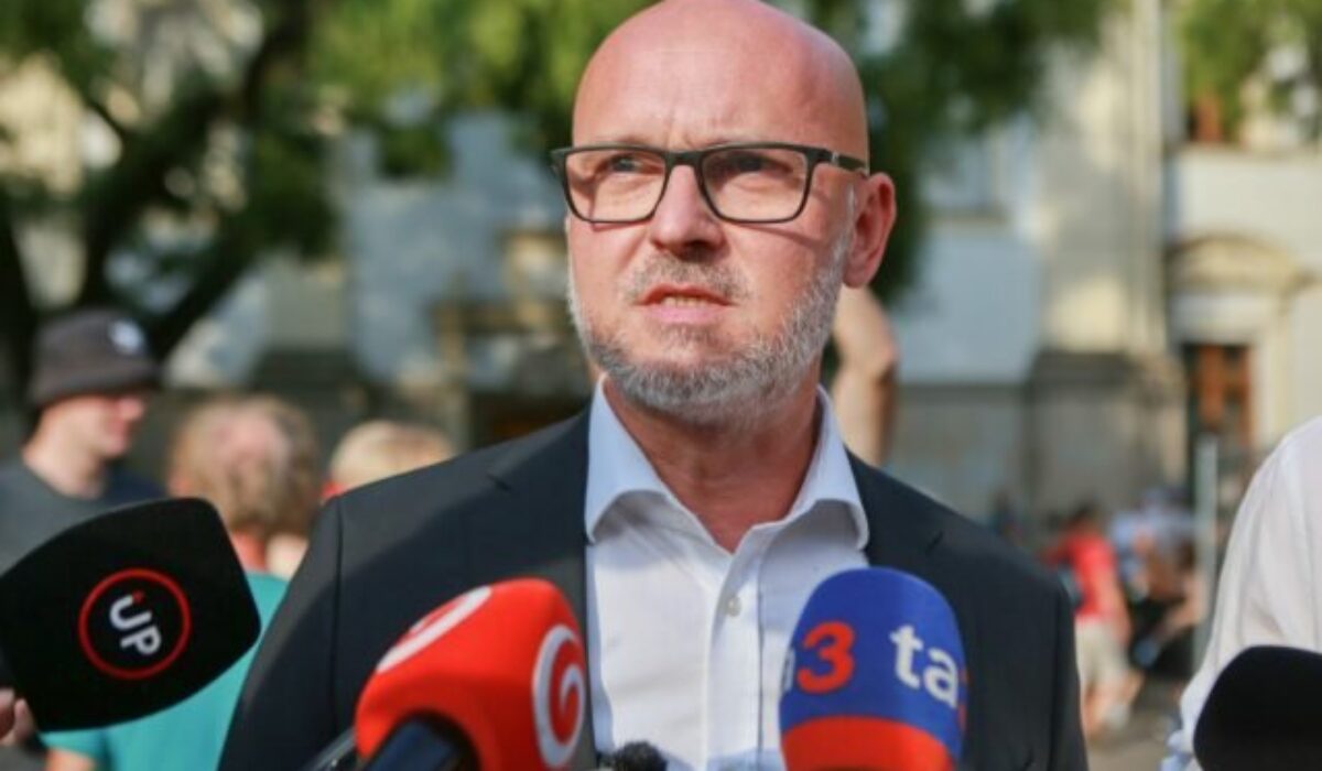Fico je podľa Gröhlinga najväčší príživník v štáte, Danko hovorí o úbohej politike