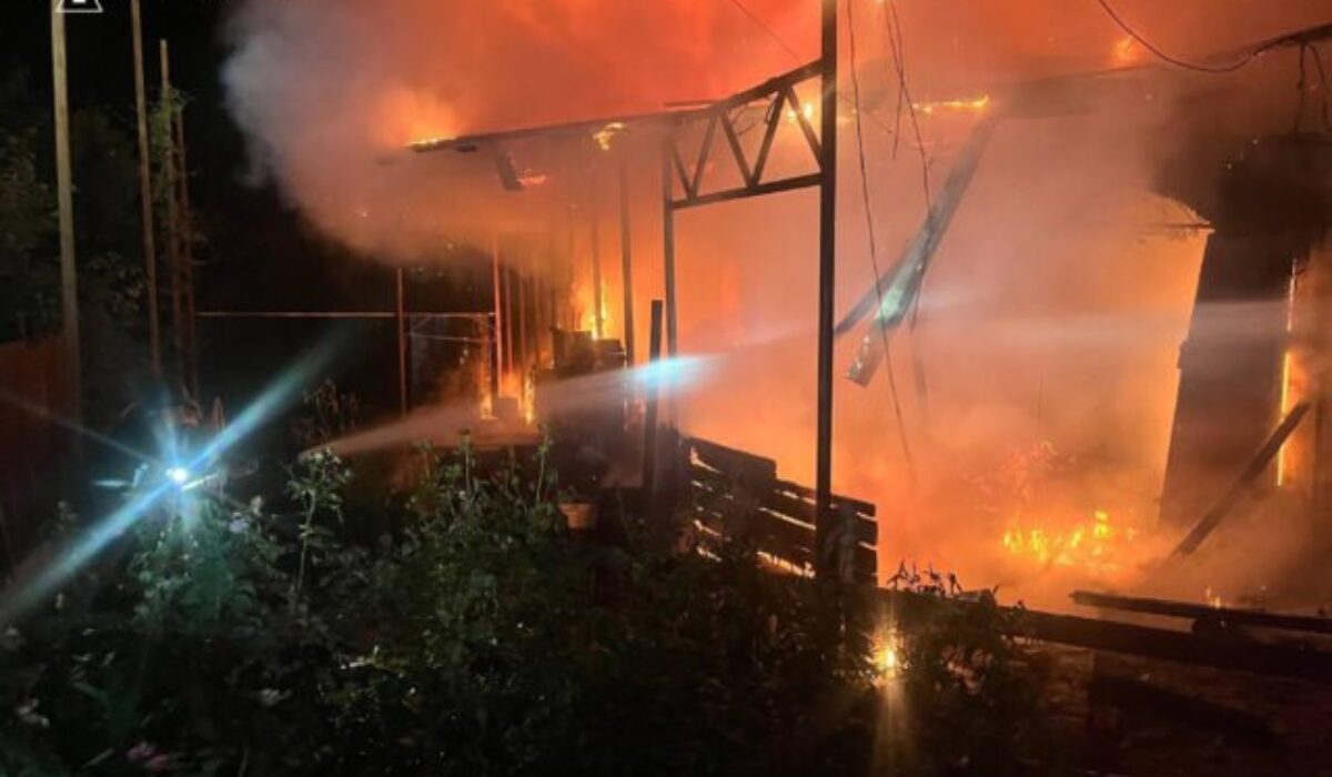 Ruský útok na Zelenského rodné mesto zabil troch ľudí a zranil najmenej ďalších 19