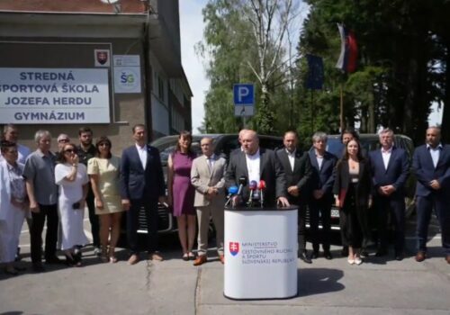 Centrá olympijskej prípravy dostali nové mikrobusy, slávnostne ich odovzdalo Ministerstvo cestovného ruchu a športu – VIDEO