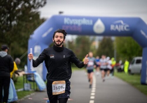 Obľúbená rodinná bežecká séria RunTour prichádza na Slovensko. Už tento víkend štartuje v Bratislave!