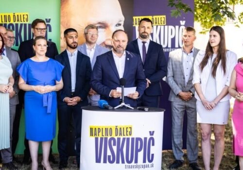 Kandidát na trnavského župana Viskupič predstavil tím kandidátov na poslancov, sú v ňom aj známe mená – FOTO