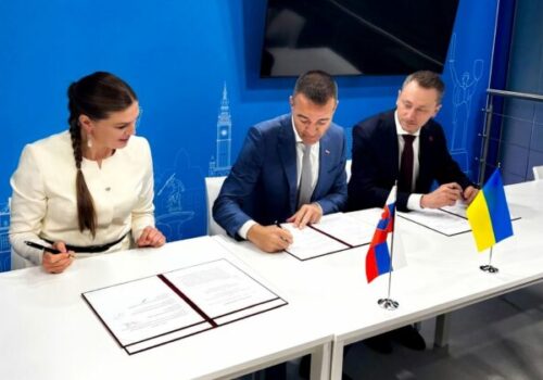 Slovensko uzavrelo investičné partnerstvo s Ukrajinou, Drucker plánuje zapojiť slovenské firmy – FOTO