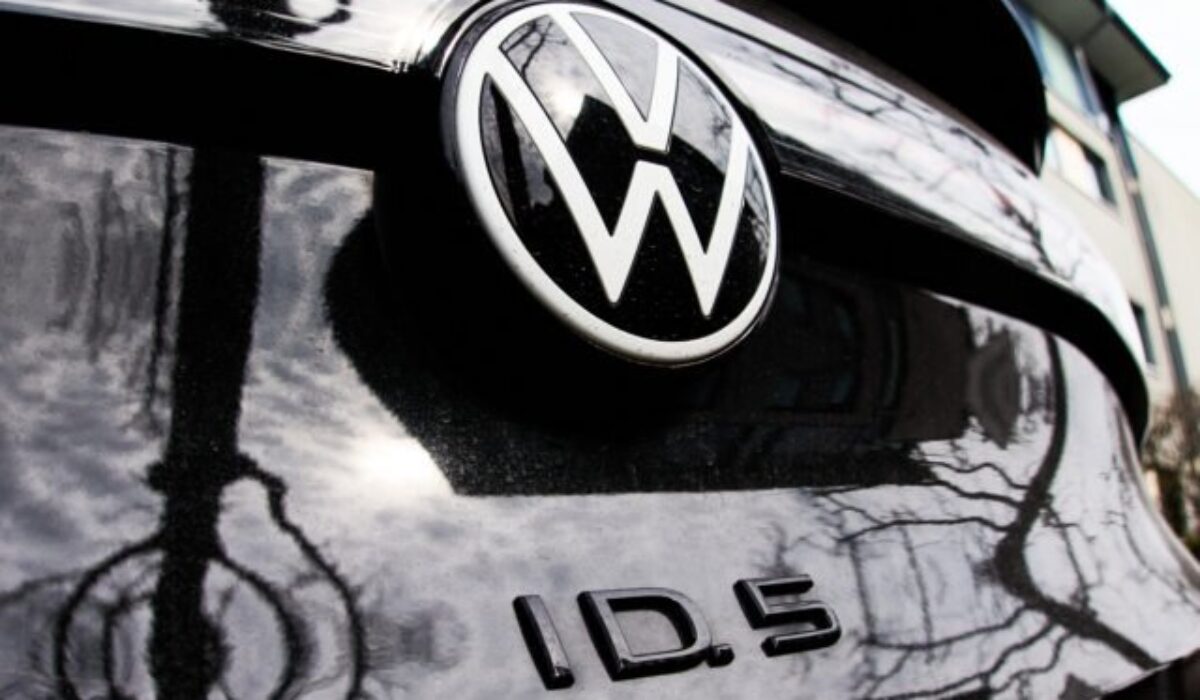 Volkswagen údajne zvažuje zrušenie až 100-tisíc pracovných miest, zatiaľ len v Nemecku