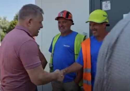 Fico prišiel podporiť pracovníkov na diaľnici. Práca v týchto podmienkach je podľa neho na hranici hrdinstva – VIDEO