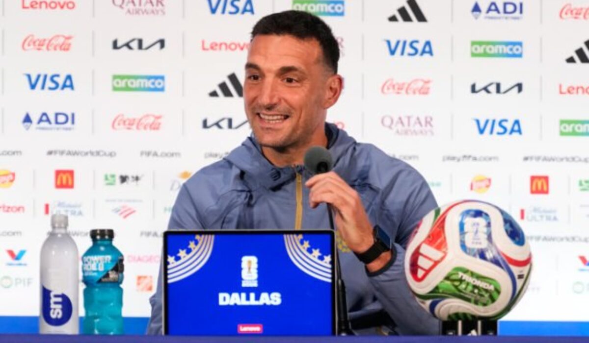 Scaloni nechcel prezradiť, že Messi nebude hrať. Zmenil to 91-ročný novinár, ktorého si váži