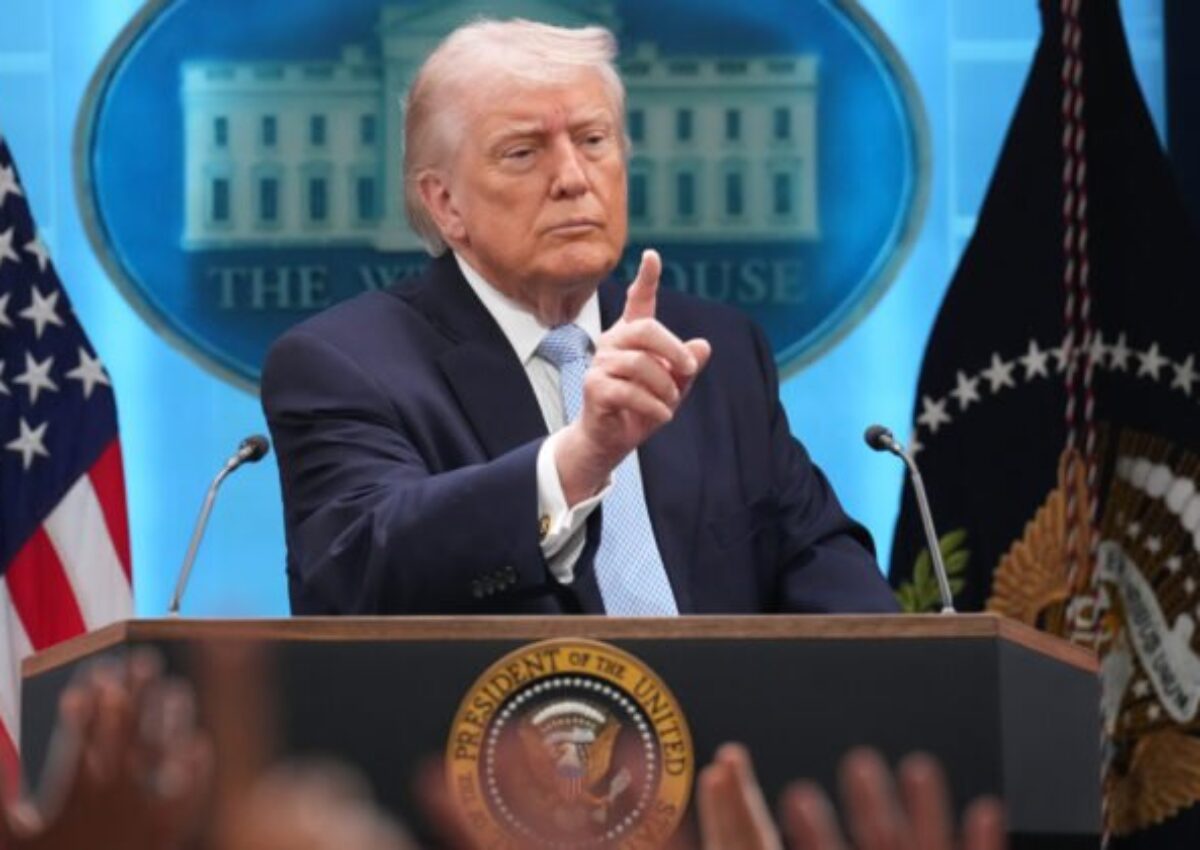 Irán pokračuje v útokoch na americké ciele, Trump sa vyhrážal jeho úplným zničením