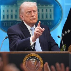 Irán pokračuje v útokoch na americké ciele, Trump sa vyhrážal jeho úplným zničením