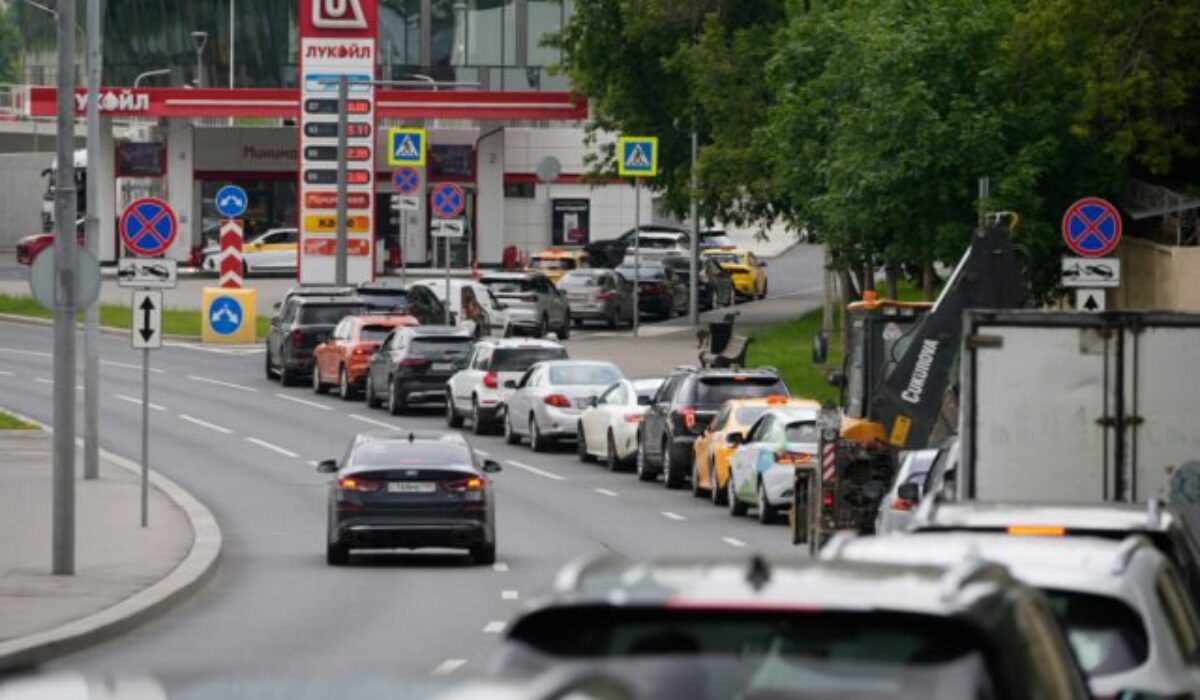 Top foto dňa (29. jún 2026): Tankovanie, hinduistické rituály, streľba a podpora Zuzany Aufrichtovej