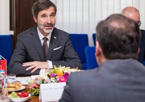 Blanár otvoril poradu vedúcich zastupiteľských úradov, na úvod vystúpil aj španielsky minister – FOTO