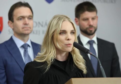 Cifrová Ostrihoňová mala poriadne horúce chvíle! Moderátor jej priamo v štúdiu vyvrátil argument, predtým obhajovala aj platenie telefónov rodine Šimečkovcov