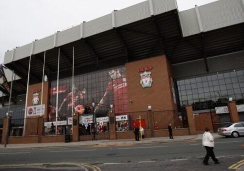 Jeden z najbohatších mužov planéty sa možno stane spoluvlastníkom FC Liverpool