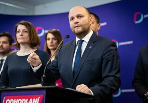 Prieskum poslal Demokratov mimo parlamentu a najviac si polepšila Republika. Vyhral by voľby Smer alebo Progresívne Slovensko?
