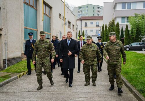 Do hodnosti poručík vymenovali 103 absolventov, Pellegrini apeluje na pripravenosť na nové bezpečnostné hrozby – VIDEO