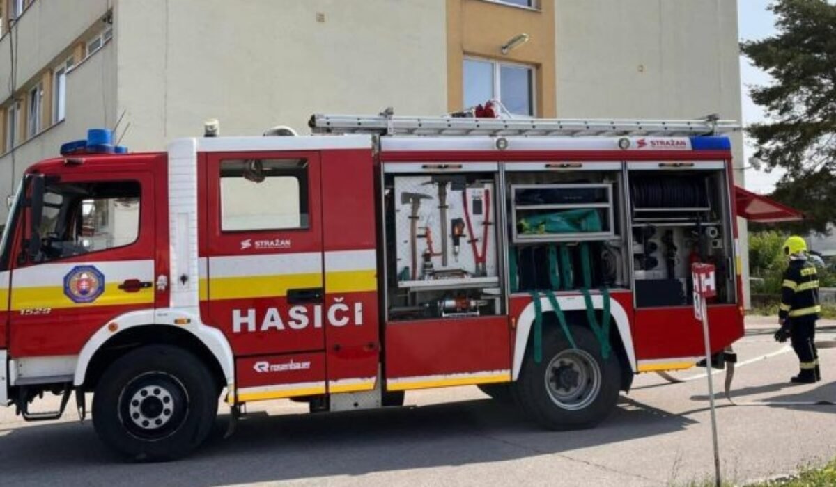 Požiar bytu v Trnave evakuoval 38 ľudí, škoda dosiahla 100-tisíc eur – FOTO