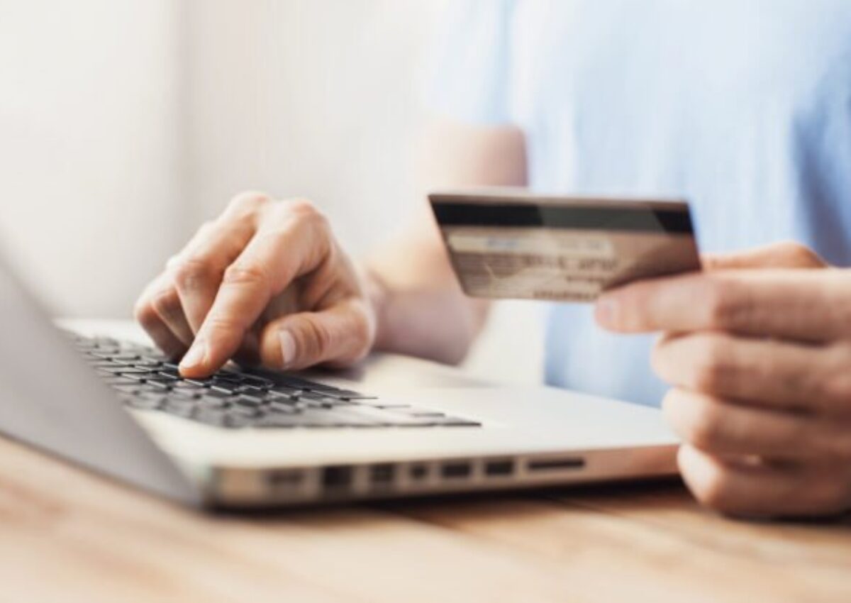 44070_gettyimages-623205372-640x420.jpg Aj nákup cez sociálne siete môže podliehať rovnakým pravidlám ako e-shop. Rozhodujú dve dôležité podmienky