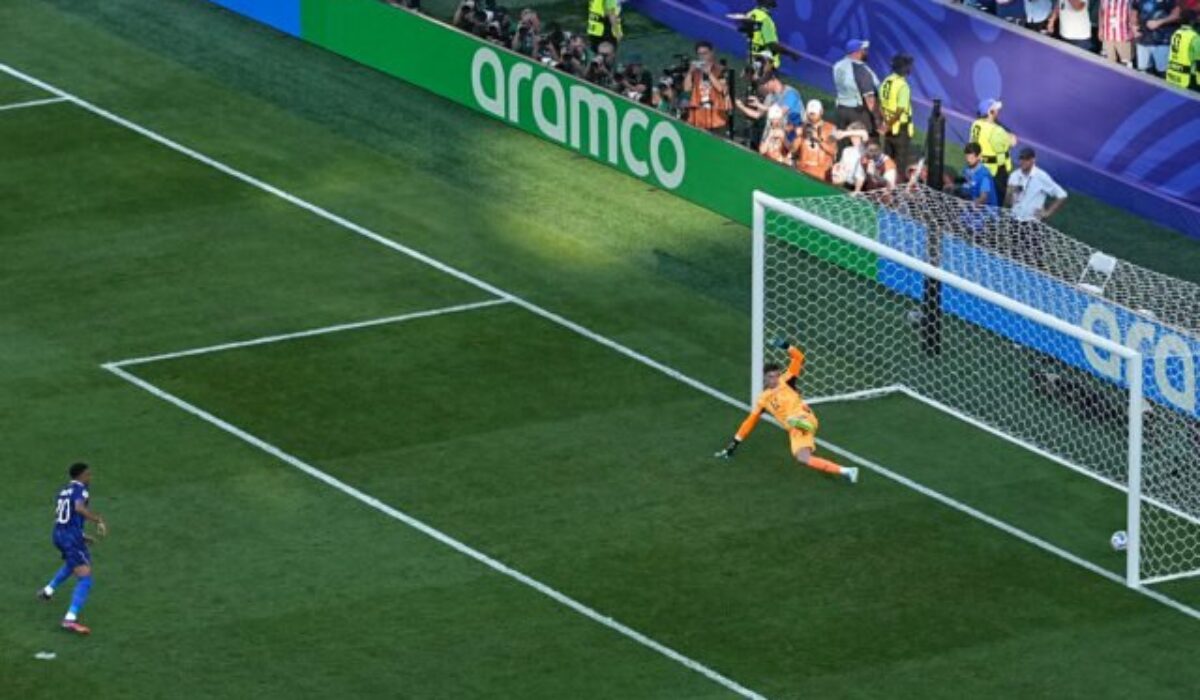 Francúzsko ide ďalej po zápase plnom emócií. Nemáme problém zašpiniť si ruky, vyhlásil Mbappé