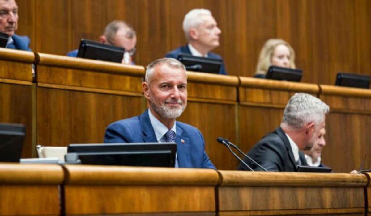 Naď by sa mal po neúspešnom referende ospravedlniť alebo odísť z politiky, vyhlásil Raši