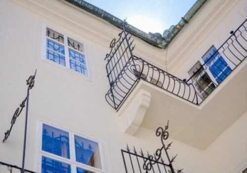Nádvorie Mirbachovho paláca v Bratislave prešlo po viac ako 50 rokoch veľkou obnovou
