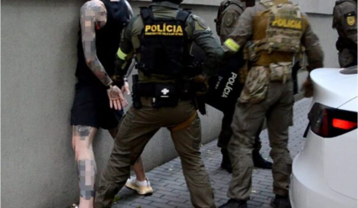 Policajti odhalili investičné podvody s kryptomenami, pri medzinárodnej akcii zadržali 11 osôb – FOTO