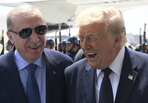 Trump vyzdvihol „chémiu“ s Erdoganom, na samite NATO v Ankare kritizoval európskych spojencov