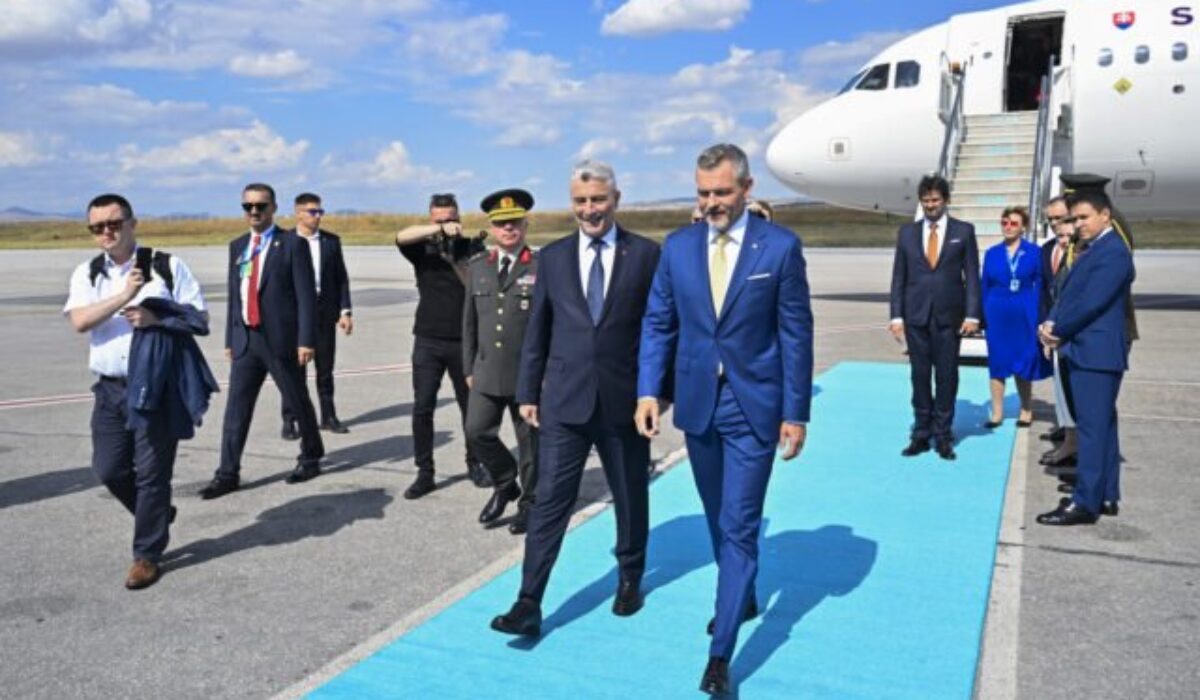 Top foto dňa (7. júl 2026): Záchranári z Venezuely u prezidenta, summit NATO, národná výstava v USA
