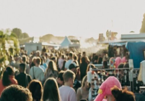 Festivalová sezóna je raj pre podvodníkov so vstupenkami, NBÚ varuje pred ich čoraz sofistikovanejšími metódami