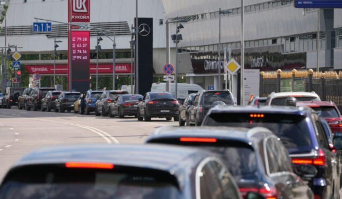 Moskva zakázala export nafty s cieľom stabilizovať domáci trh zdecimovaný ukrajinskými útokmi na ropnú infraštruktúru