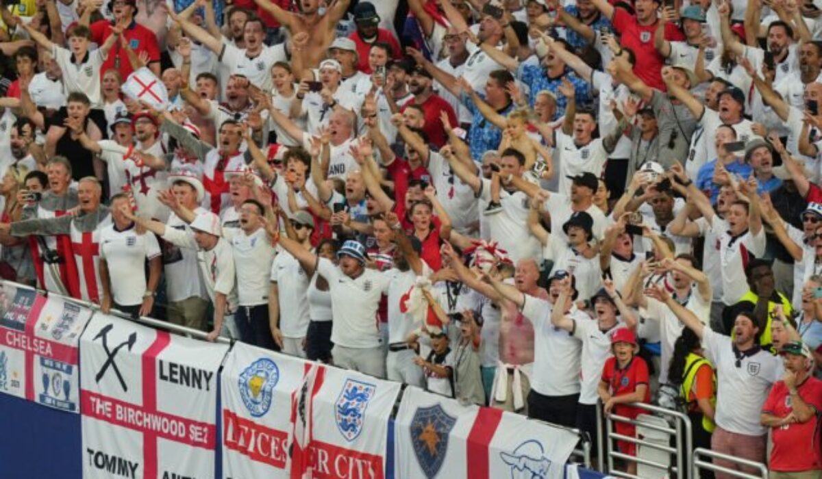 44617_wonderwall4-640x420.jpg Keď nepoznáte text Wonderwall, nie ste Angličan. Spievanie s fanúšikmi je výnimočné, vraví Kane – VIDEO