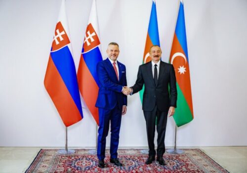 Pellegrini v Azerbajdžane: Strategické partnerstvo má stáť na spoločných projektoch, nielen na obchode – VIDEO, FOTO