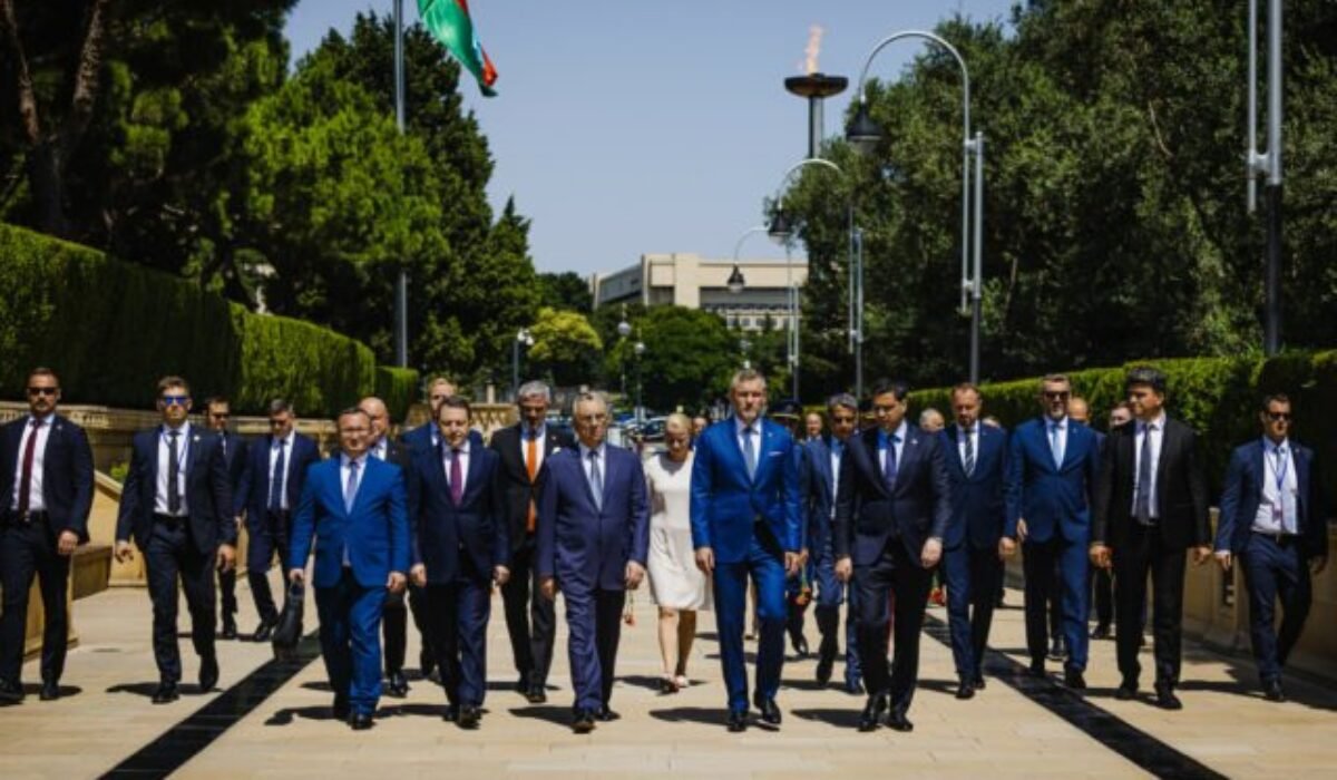Prezident Pellegrini v Azerbajdžane rokoval s premiérom, témou bola energetika aj investície – VIDEO, FOTO