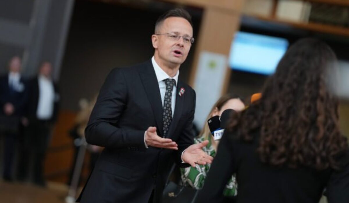 Maďarský exminister Szijjártó odchádza do čínskej automobilky BYD, doma čelí kritike