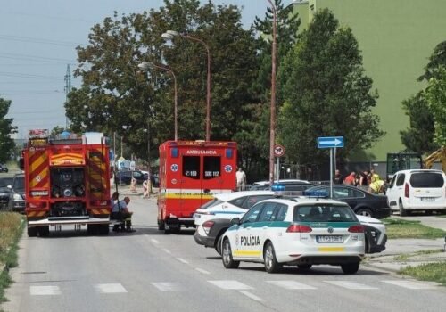 Bager v Trnave poškodil plynové potrubie, na miesto smerovali policajti aj hasiči