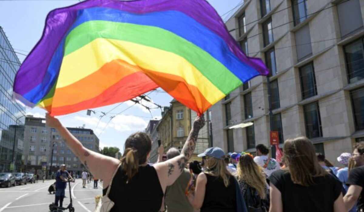 45065_687bc6082e185113386845-scaled-1-640x420.jpg Amnesty upozorňuje, že štát musí počas Pride zabezpečiť bezpečné uplatňovanie práva na zhromažďovanie