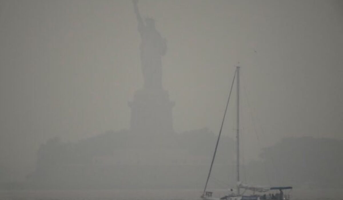 45133_new_york_climate_wildfires_smoke_63289-640x420.jpg Dym z požiarov zatienil New York. Je dôvod obávať sa o bezpečnosť hráčov počas finále MS 2026?