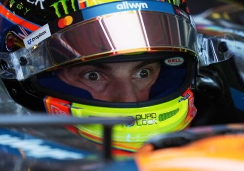 Oscar Piastri bude jazdiť za McLaren aj v roku 2027