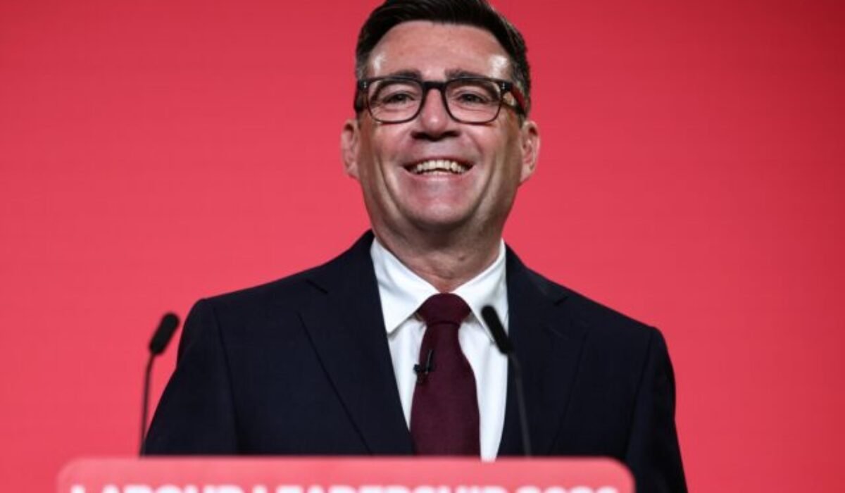 45165_britain_politics_48258-640x420.jpg Andy Burnham preberá vedenie britských labouristov a smeruje do kresla premiéra