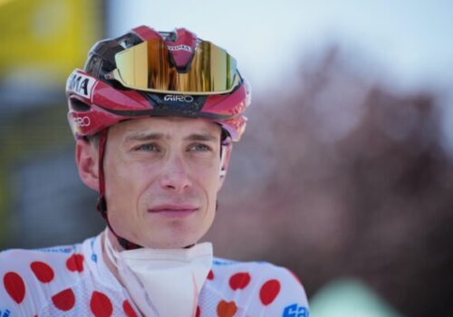 Evenepoel vyhral nedeľňajšiu etapu, Vingegaard po páde odstúpil so zlomenou kľúčnou kosťou