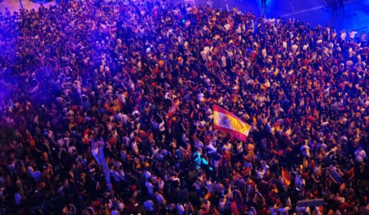 45342_spain_wcup_soccer_reaction_65379-640x420.jpg Španieli sa na uliciach radovali z triumfu na MS. Preťažená fontána zabila chlapca a zranila ďalších ľudí