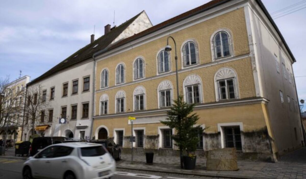 45538_austria_hitlers_birthplace_82768-640x420.jpg Hitlerov rodný dom dostal novú úlohu. Z pútnického miesta neonacistov je policajná stanica