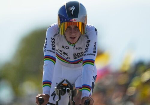 Evenepoel ovládol časovku na Tour de France, z náskoku Pogačara ukrojil cenné sekundy